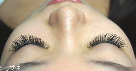 嫁接睫毛什么材質(zhì)最好 材質(zhì)對妝效影響不大 嫁接睫毛什么材質(zhì)最好 材質(zhì)對妝效影響不大