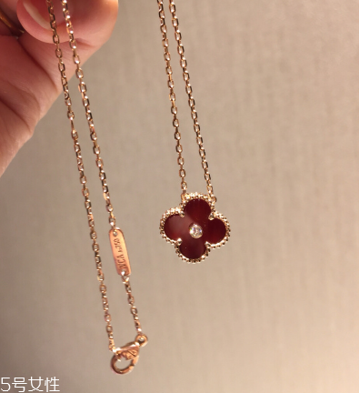 梵克雅寶四葉草項(xiàng)鏈寓意 給你帶來好運(yùn) 梵克雅寶四葉草項(xiàng)鏈寓意 給你帶來好運(yùn)