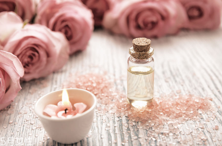 精油可以和爽膚水一起用嗎 沒有硬性要求 精油可以和爽膚水一起用嗎 沒有硬性要求