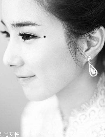 點(diǎn)痣能用護(hù)膚品嗎 要避開點(diǎn)痣的地方 點(diǎn)痣能用護(hù)膚品嗎 要避開點(diǎn)痣的地方