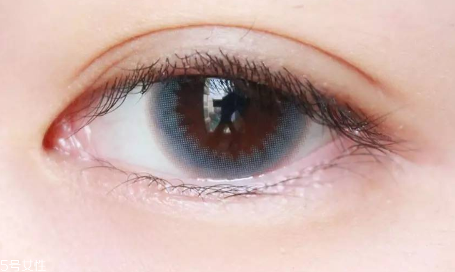 美瞳月拋和年拋有什么區(qū)別 月拋材質(zhì)相對較差 美瞳月拋和年拋有什么區(qū)別 月拋材質(zhì)相對較差