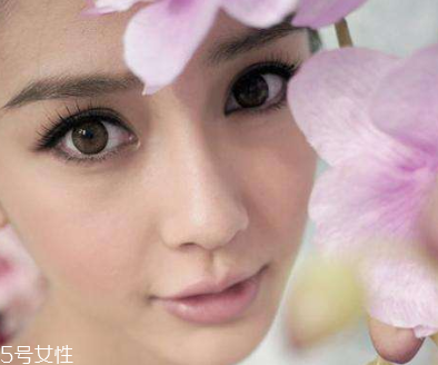 美瞳月拋和年拋有什么區(qū)別 月拋材質(zhì)相對較差 美瞳月拋和年拋有什么區(qū)別 月拋材質(zhì)相對較差