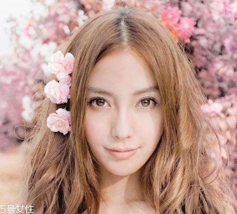 美瞳月拋和年拋有什么區(qū)別 月拋材質(zhì)相對較差 美瞳月拋和年拋有什么區(qū)別 月拋材質(zhì)相對較差