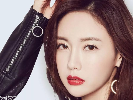 藍色美瞳適合什么人 適合肌膚白皙者 藍色美瞳適合什么人 適合肌膚白皙者