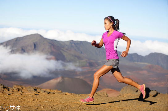 原地跑步能減肥嗎 原地跑步很多好處 原地跑步能減肥嗎 原地跑步很多好處