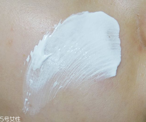 素顏霜瓶裝和管裝哪個更好 2種熱門包裝pk 素顏霜瓶裝和管裝哪個更好 2種熱門包裝pk