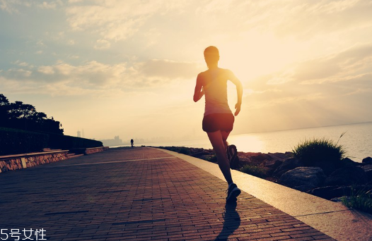 慢跑多長時間開始消耗脂肪 要超過30分鐘才會有效 慢跑多長時間開始消耗脂肪 要超過30分鐘才會有效