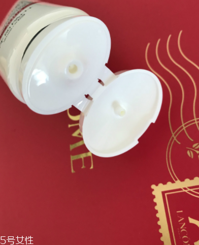 蘭蔻隔離乳是防曬霜嗎 物理化學(xué)防曬二合一的一款 蘭蔻隔離乳是防曬霜嗎 物理化學(xué)防曬二合一的一款