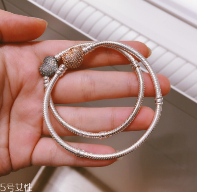 潘多拉蛇骨鏈好還是手鐲好 看自己喜好 潘多拉蛇骨鏈好還是手鐲好 看自己喜好