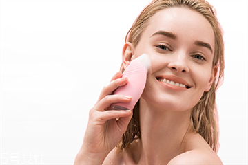 luna潔面儀和悅詩風(fēng)吟潔面儀哪個(gè)好 四款潔面儀測(cè)評(píng)