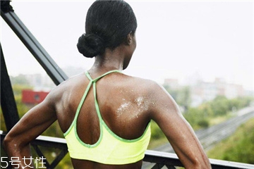 運(yùn)動(dòng)減肥要不要節(jié)食 合理控制飲食即可 運(yùn)動(dòng)減肥要不要節(jié)食 合理控制飲食即可