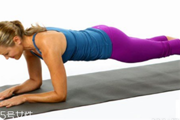 俯臥撐做多久才有效果 做俯臥撐的注意事項 俯臥撐做多久才有效果 做俯臥撐的注意事項