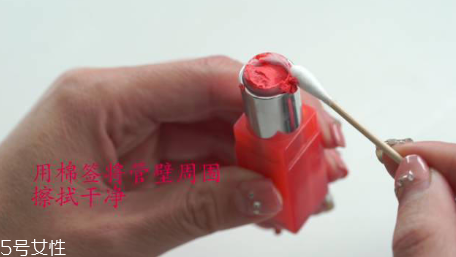 夏天怎么預(yù)防口紅斷掉 原來(lái)放口袋里會(huì)融化 夏天怎么預(yù)防口紅斷掉 原來(lái)放口袋里會(huì)融化