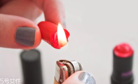 夏天怎么預(yù)防口紅斷掉 原來(lái)放口袋里會(huì)融化 夏天怎么預(yù)防口紅斷掉 原來(lái)放口袋里會(huì)融化