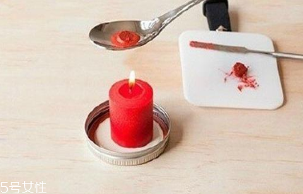 夏天怎么預(yù)防口紅斷掉 原來(lái)放口袋里會(huì)融化 夏天怎么預(yù)防口紅斷掉 原來(lái)放口袋里會(huì)融化