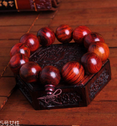 紅酸枝手串一般多少錢 給你最特別的酸香 紅酸枝手串一般多少錢 給你最特別的酸香