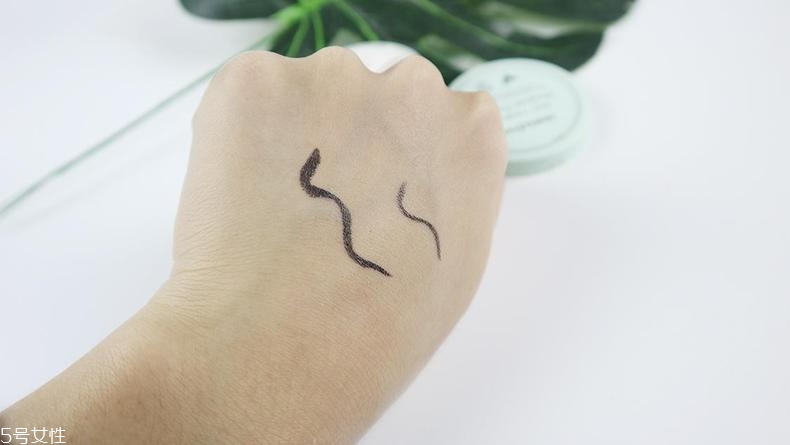 悅詩風(fēng)吟散粉和紀(jì)梵希散粉哪個(gè)好 平價(jià)散粉pk貴婦散粉 悅詩風(fēng)吟散粉和紀(jì)梵希散粉哪個(gè)好 平價(jià)散粉pk貴婦散粉