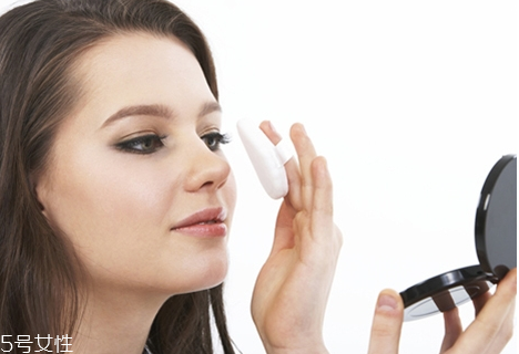 粉餅在什么時(shí)候用 粉餅在這之后用 粉餅在什么時(shí)候用 粉餅在這之后用