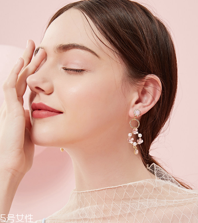 圓臉適合什么耳環(huán) 給你風(fēng)情萬(wàn)種的夏天