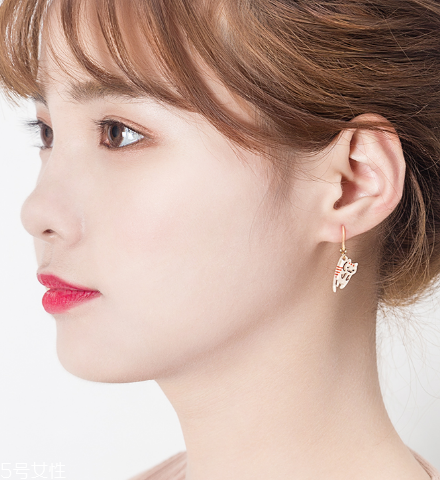 圓臉適合什么耳環(huán) 給你風(fēng)情萬(wàn)種的夏天