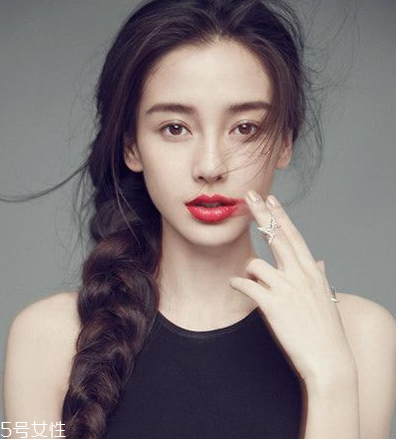 夏天怎么編頭發(fā)好看 不挑人的編發(fā)教程 夏天怎么編頭發(fā)好看 不挑人的編發(fā)教程