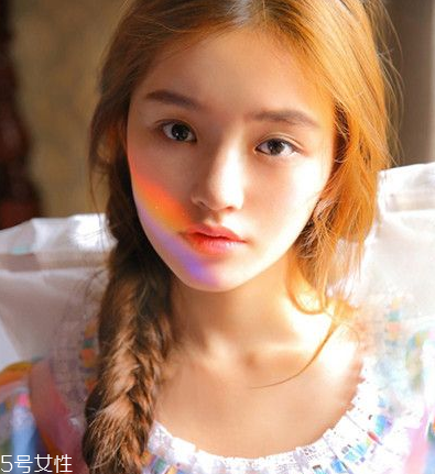 夏天怎么編頭發(fā)好看 不挑人的編發(fā)教程 夏天怎么編頭發(fā)好看 不挑人的編發(fā)教程