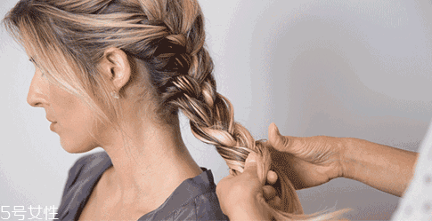 短發(fā)怎么編發(fā)好看 短發(fā)編發(fā)教程 短發(fā)怎么編發(fā)好看 短發(fā)編發(fā)教程