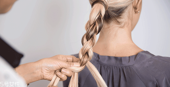 短發(fā)怎么編發(fā)好看 短發(fā)編發(fā)教程 短發(fā)怎么編發(fā)好看 短發(fā)編發(fā)教程