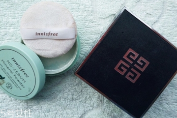 悅詩風(fēng)吟散粉和紀(jì)梵希散粉哪個(gè)好 平價(jià)散粉pk貴婦散粉 悅詩風(fēng)吟散粉和紀(jì)梵希散粉哪個(gè)好 平價(jià)散粉pk貴婦散粉