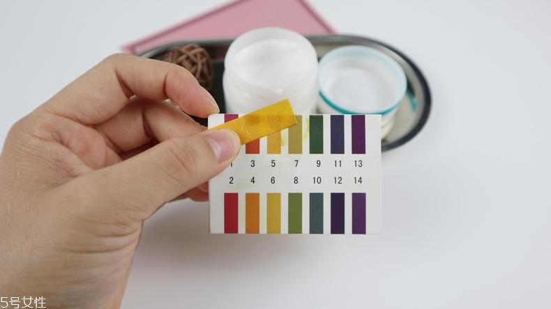 珂潤面霜和hfp面霜哪個(gè)好 2款同價(jià)面霜大pk 珂潤面霜和hfp面霜哪個(gè)好 2款同價(jià)面霜大pk