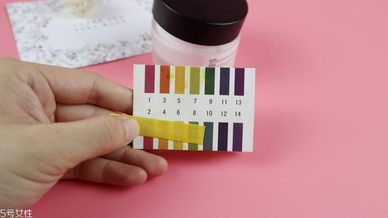 珂潤面霜和hfp面霜哪個(gè)好 2款同價(jià)面霜大pk 珂潤面霜和hfp面霜哪個(gè)好 2款同價(jià)面霜大pk