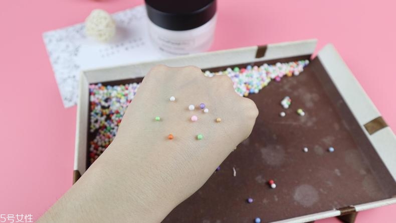 珂潤面霜和hfp面霜哪個(gè)好 2款同價(jià)面霜大pk 珂潤面霜和hfp面霜哪個(gè)好 2款同價(jià)面霜大pk