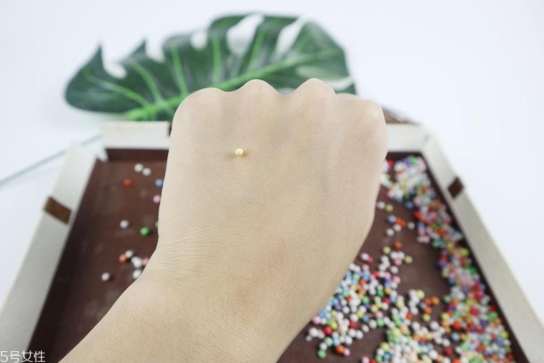 悅詩風(fēng)吟散粉和紀(jì)梵希散粉哪個(gè)好 平價(jià)散粉pk貴婦散粉 悅詩風(fēng)吟散粉和紀(jì)梵希散粉哪個(gè)好 平價(jià)散粉pk貴婦散粉