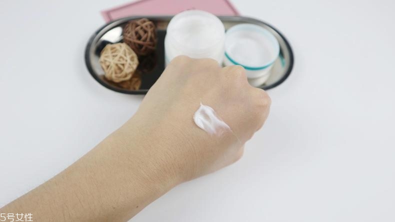 珂潤面霜和hfp面霜哪個(gè)好 2款同價(jià)面霜大pk 珂潤面霜和hfp面霜哪個(gè)好 2款同價(jià)面霜大pk