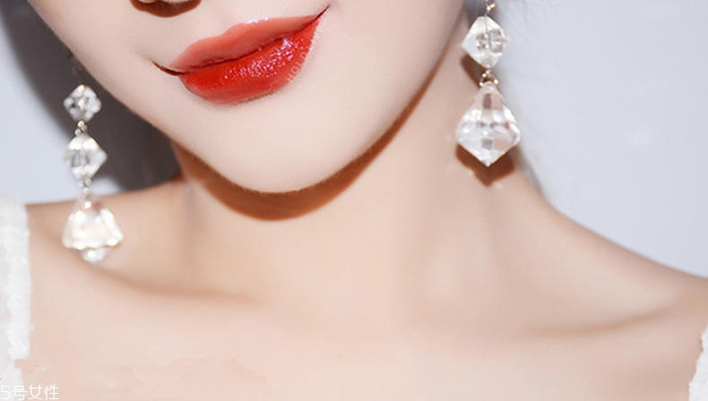 唇釉怎么用 3種你沒見過的逆天用法 唇釉怎么用 3種你沒見過的逆天用法