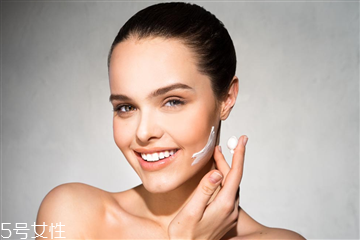 皮膚缺水的癥狀 各種類型肌膚補水對策 皮膚缺水的癥狀 各種類型肌膚補水對策