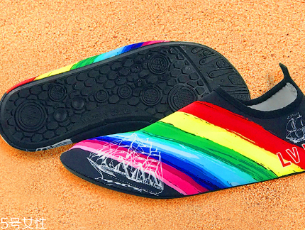 沙灘鞋可以下水嗎 沒有任何影響 沙灘鞋可以下水嗎 沒有任何影響