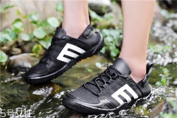 溯溪鞋要穿襪子嗎 襪子會(huì)影響速干效果 溯溪鞋要穿襪子嗎 襪子會(huì)影響速干效果