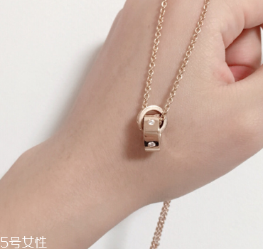 玫瑰金項鏈會掉色嗎 保養(yǎng)方法很重要 玫瑰金項鏈會掉色嗎 保養(yǎng)方法很重要