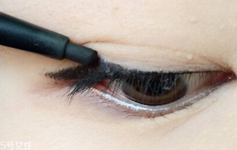 眼妝怎么畫最嫵媚動人 4套眼妝不好看算我輸 眼妝怎么畫最嫵媚動人 4套眼妝不好看算我輸