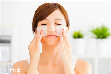 礦泉水敷臉有什么作用 礦泉水敷臉的好處 礦泉水敷臉有什么作用 礦泉水敷臉的好處