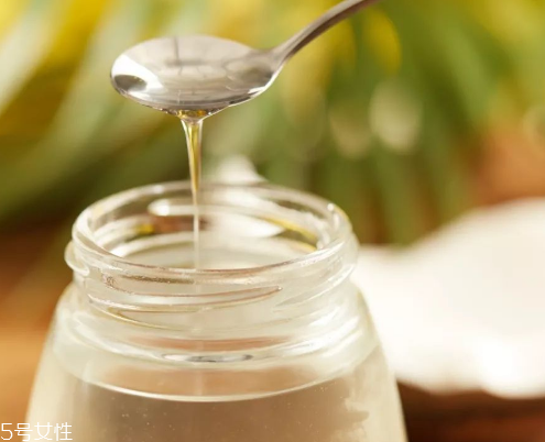 椰子油熱量高嗎 899大卡 椰子油熱量高嗎 899大卡