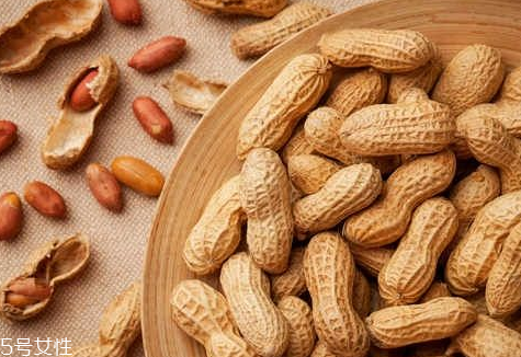 花生油是熟油嗎 一般不是的 花生油是熟油嗎 一般不是的