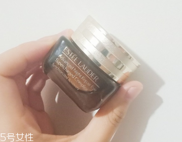 雅詩蘭黛抗藍光眼霜怎么用 定制用法修護更深入 雅詩蘭黛抗藍光眼霜怎么用 定制用法修護更深入