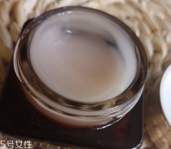 雅詩蘭黛抗藍光眼霜怎么用 定制用法修護更深入 雅詩蘭黛抗藍光眼霜怎么用 定制用法修護更深入