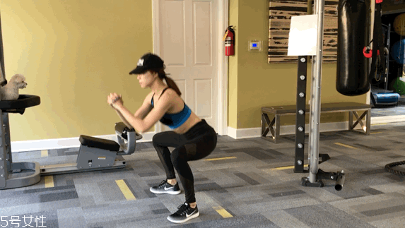 蜜桃臀什么樣 9個(gè)動(dòng)作拯救辦公臀 蜜桃臀什么樣 9個(gè)動(dòng)作拯救辦公臀