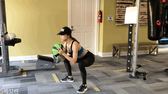 蜜桃臀什么樣 9個(gè)動(dòng)作拯救辦公臀 蜜桃臀什么樣 9個(gè)動(dòng)作拯救辦公臀