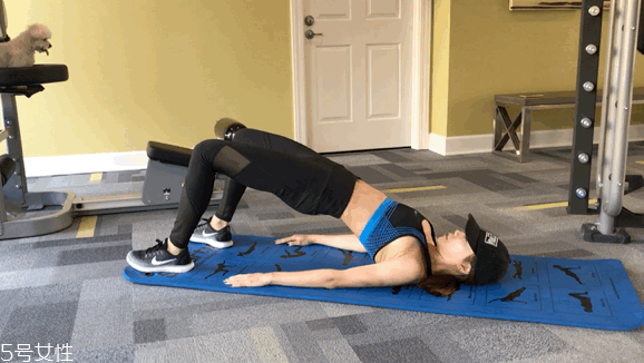 蜜桃臀什么樣 9個(gè)動(dòng)作拯救辦公臀 蜜桃臀什么樣 9個(gè)動(dòng)作拯救辦公臀