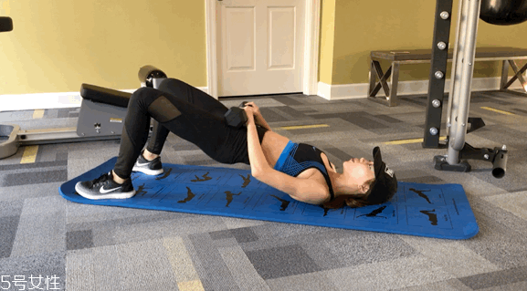 蜜桃臀什么樣 9個(gè)動(dòng)作拯救辦公臀 蜜桃臀什么樣 9個(gè)動(dòng)作拯救辦公臀