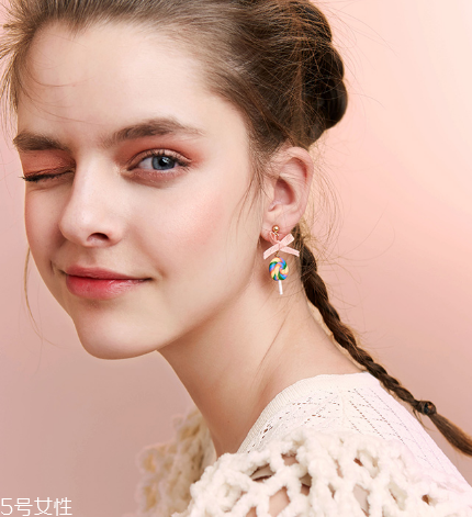 今年流行什么耳環(huán) 成就不一樣的你 今年流行什么耳環(huán) 成就不一樣的你